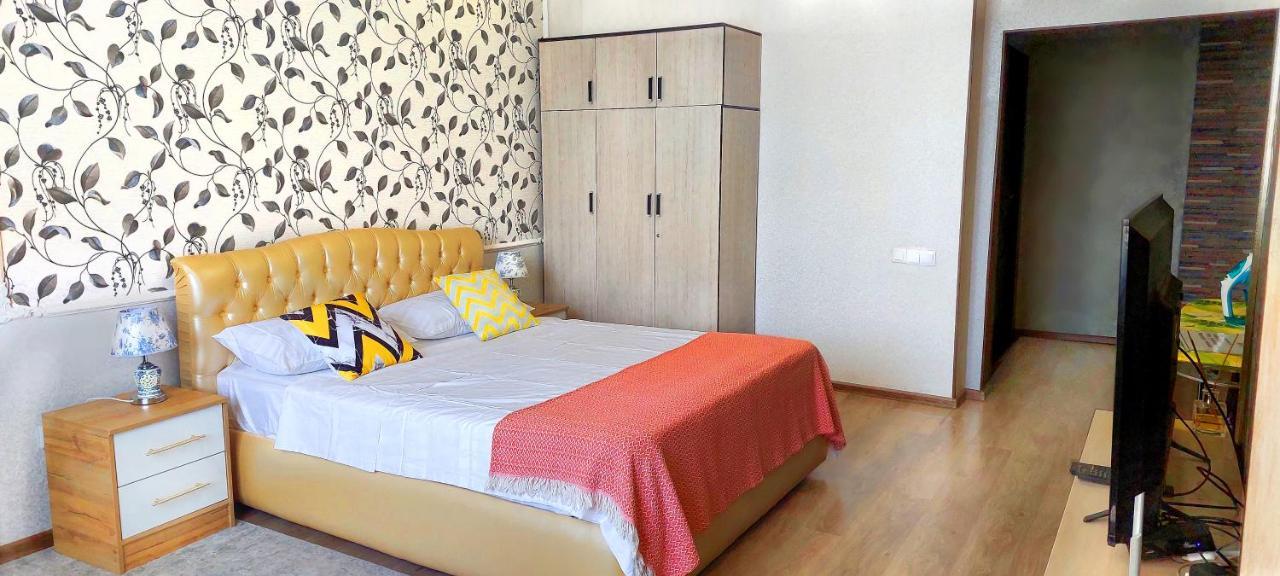 Apartment With Panoramic View In The Center Bishkek Exterior foto