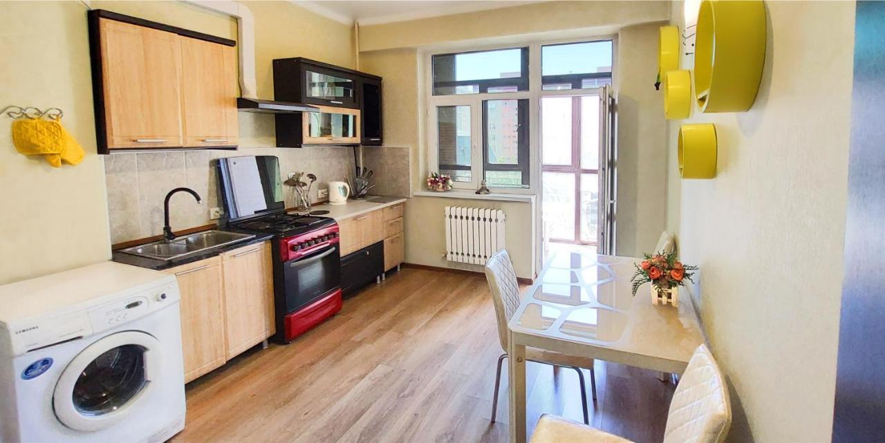Apartment With Panoramic View In The Center Bishkek Exterior foto